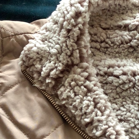 Thread & Supply Wubby Reversible Sherpa Vest - Picture 6 of 6